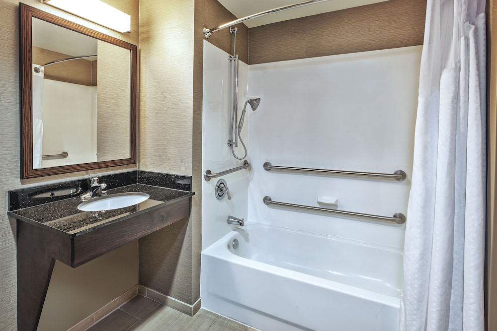 Suite, 1 King Bed - Photo 2