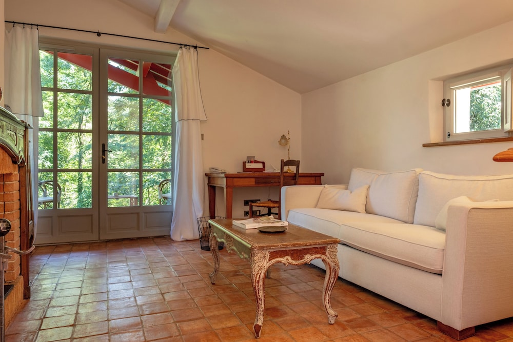 Deluxe Suite - Photo 3