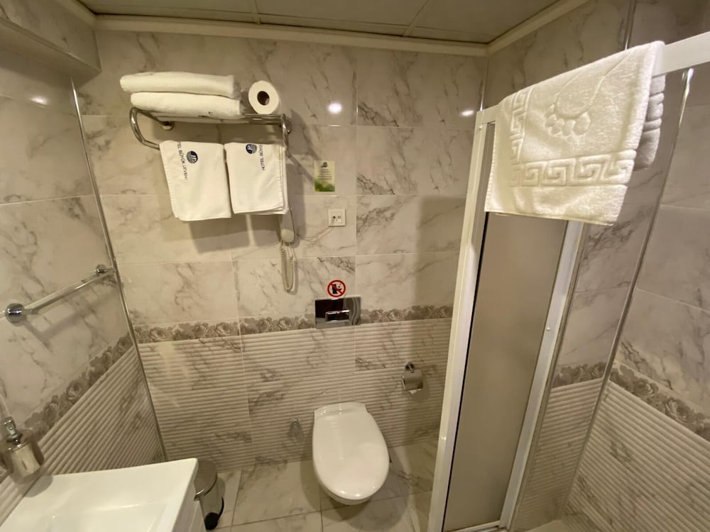 Classic Quadruple Room, City View photo 2