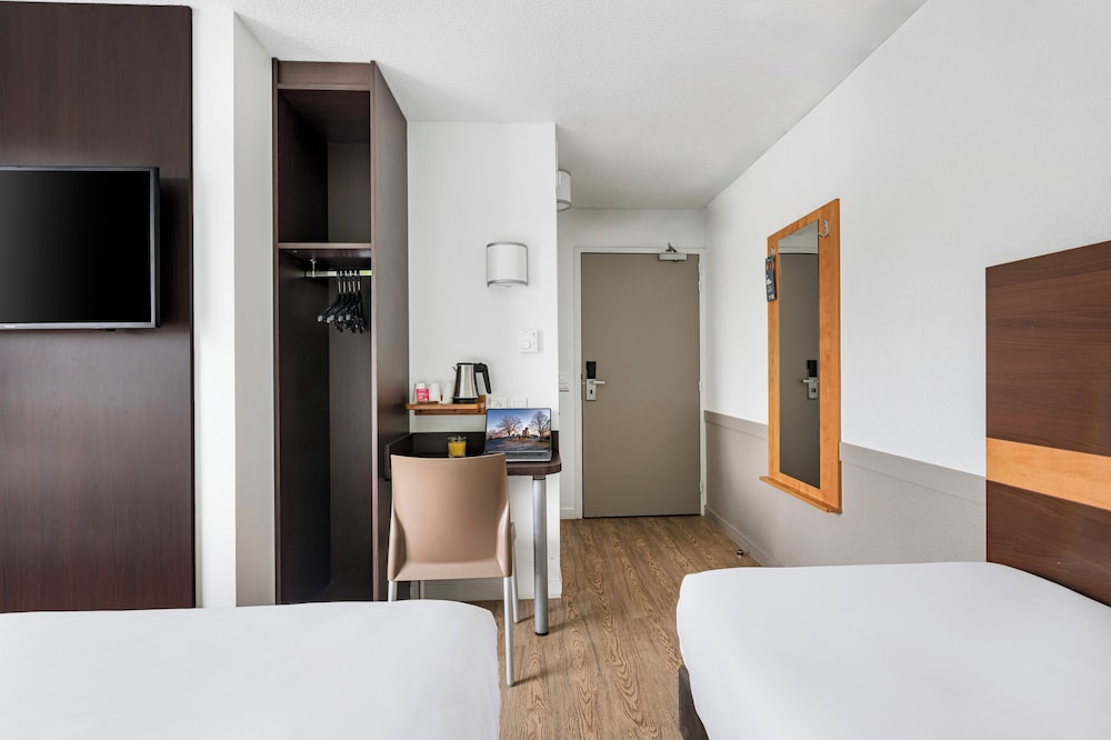 Superior Room, Multiple Beds - Photo 3