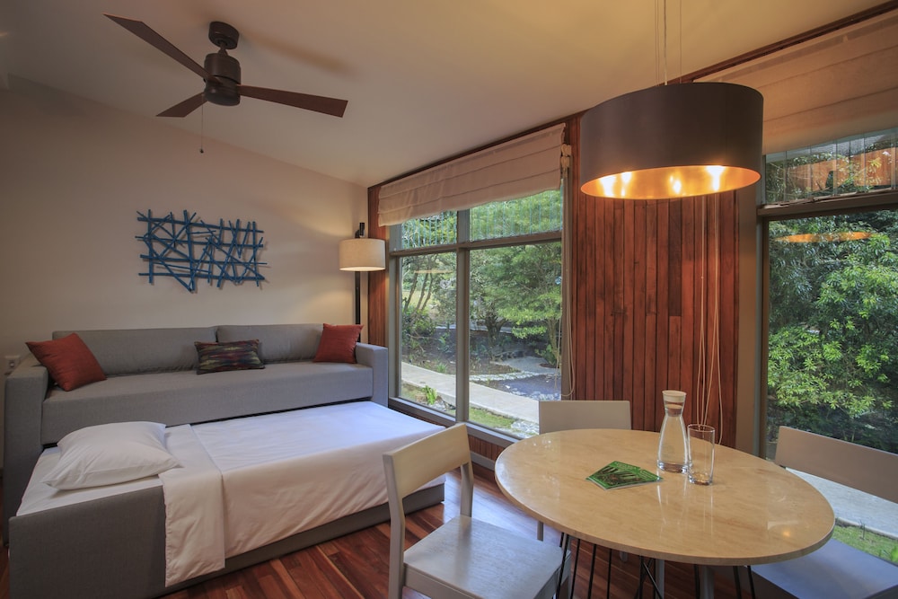 Superior Room, 1 King Bed, Non Smoking photo 2