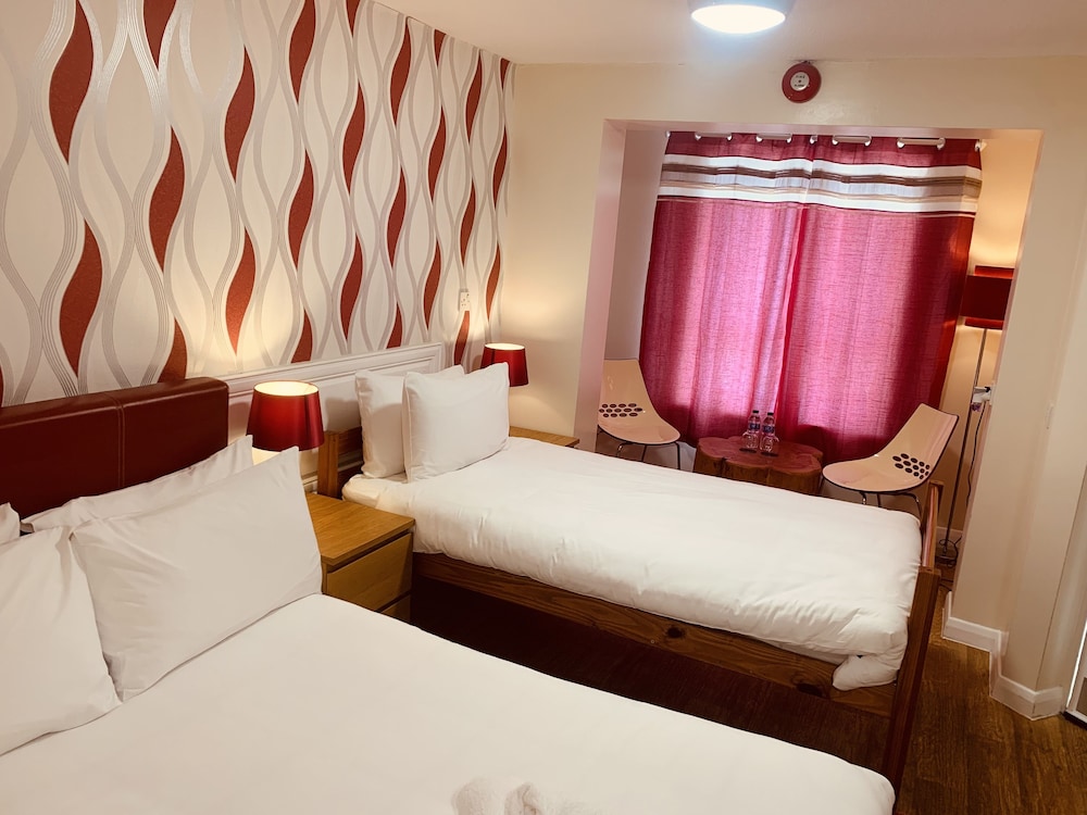 Double or Twin Room, Ensuite ( (Twin option Available)) photo 2