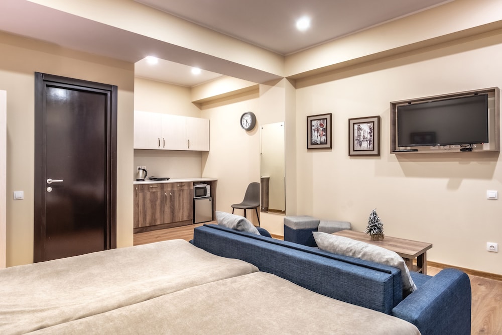 Family Room (Deluxe)
