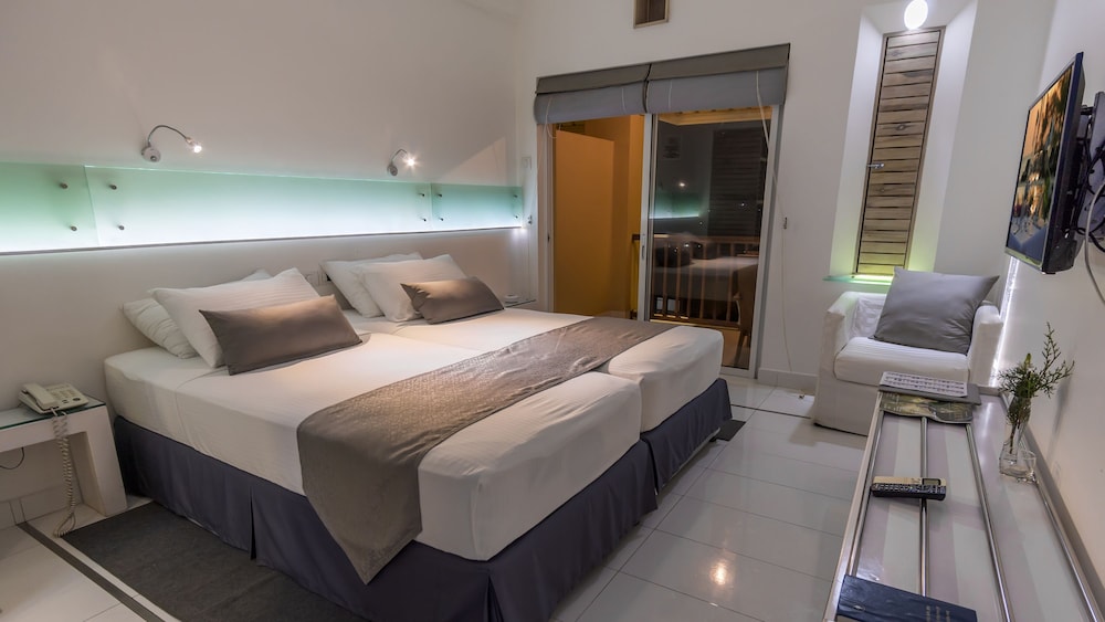 Deluxe Double or Twin Room  Balcony With One Free Head Massage photo 1