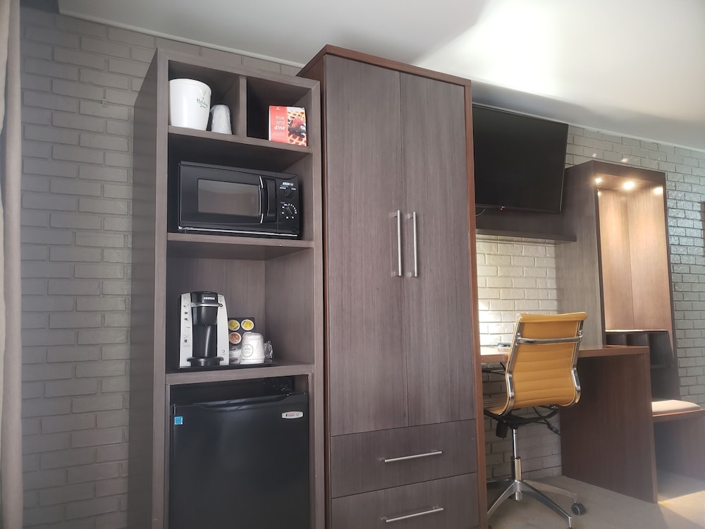 Room, 2 Queen Beds, Accessible (Communications) - Photo 4