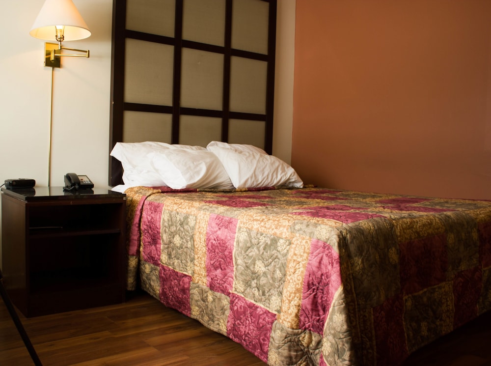 Standard Room, 1 Queen Bed, Non Smoking photo 1
