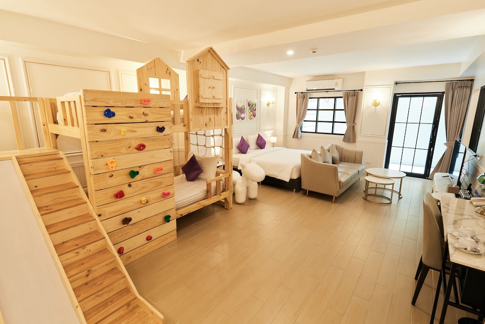 Family Room photo 1