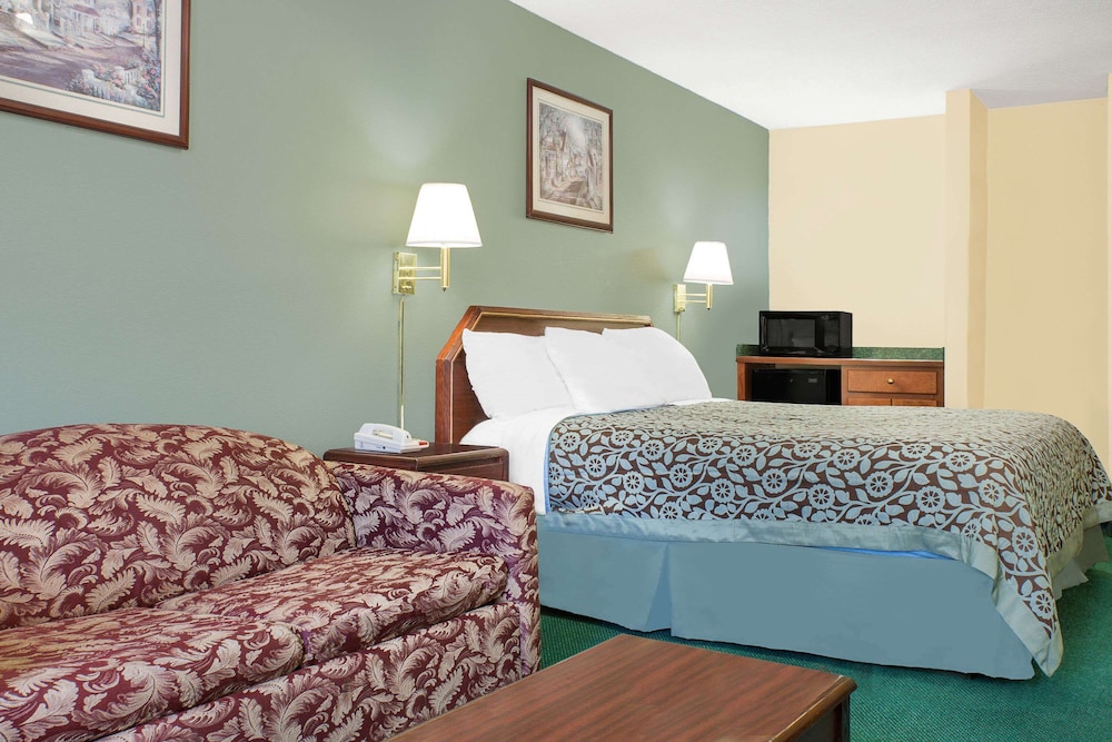 Studio Suite, 1 King Bed, Non Smoking - Photo 1