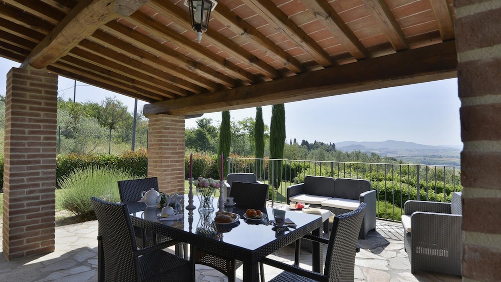 Villa photo 3