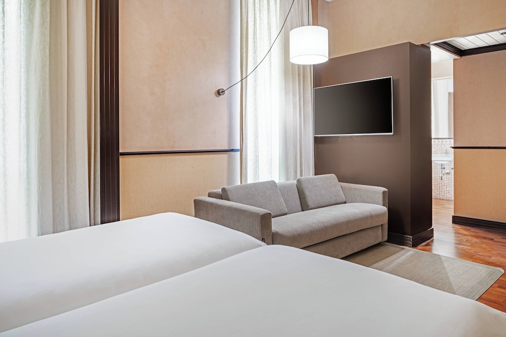 Family Room, 1 King Bed with Sofa bed