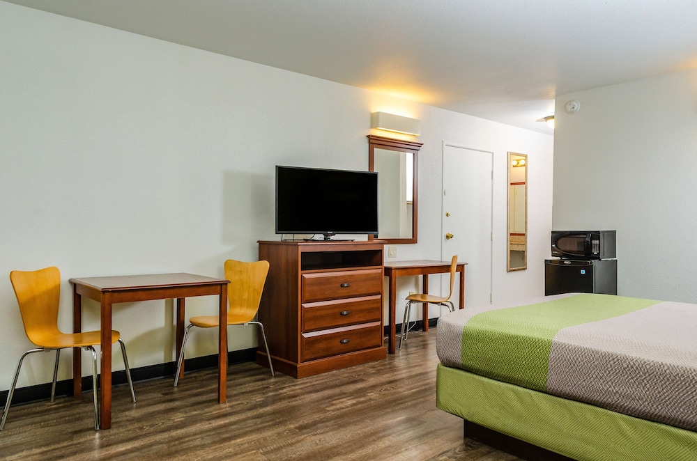 Deluxe Room, 1 Queen Bed, Accessible, Non Smoking photo 1