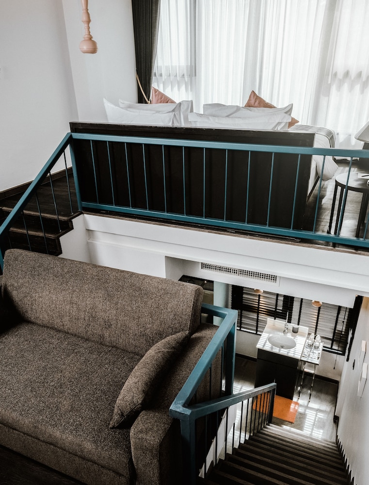 Loft Room - Photo 10