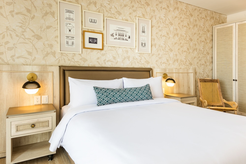 Premium Room, 1 King Bed, City View - Photo 6