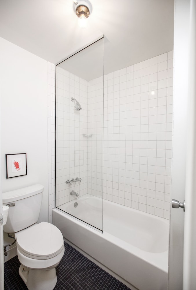 Deluxe Room, 1 Queen Bed - Photo 11