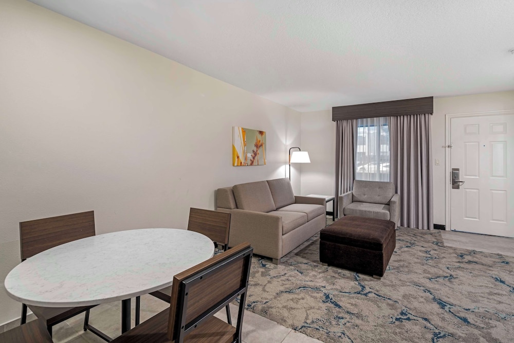 Suite, 2 Queen Beds, Non Smoking (With Sofabed) - Photo 1