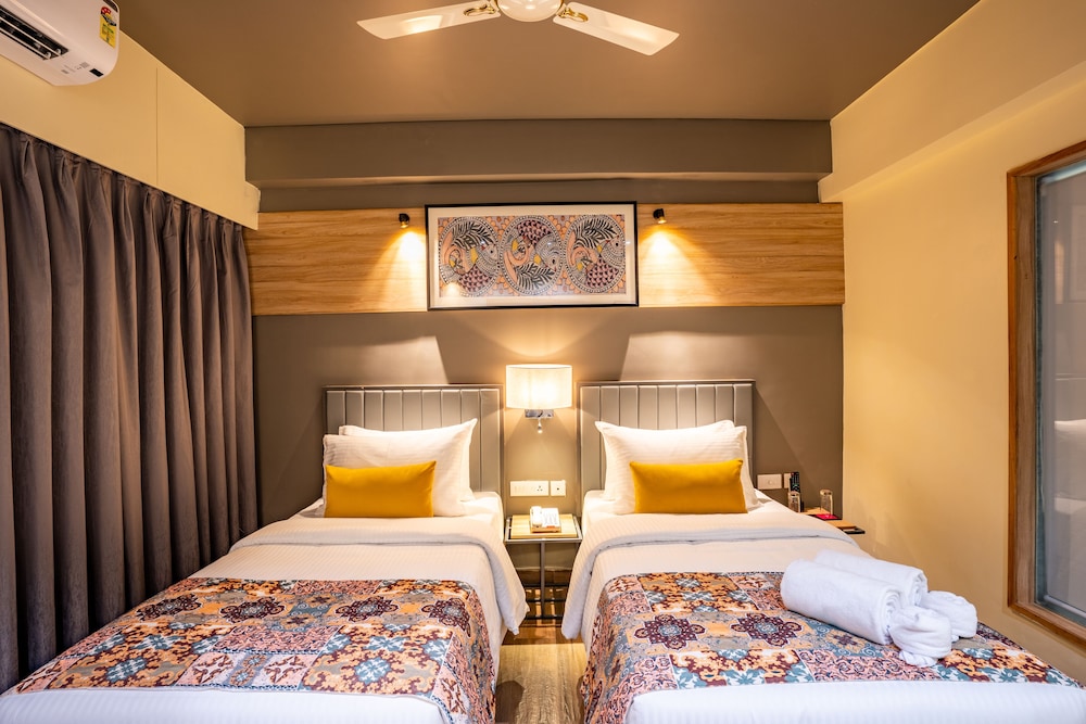 Deluxe Twin Room, Balcony, Partial Sea View - Photo 7