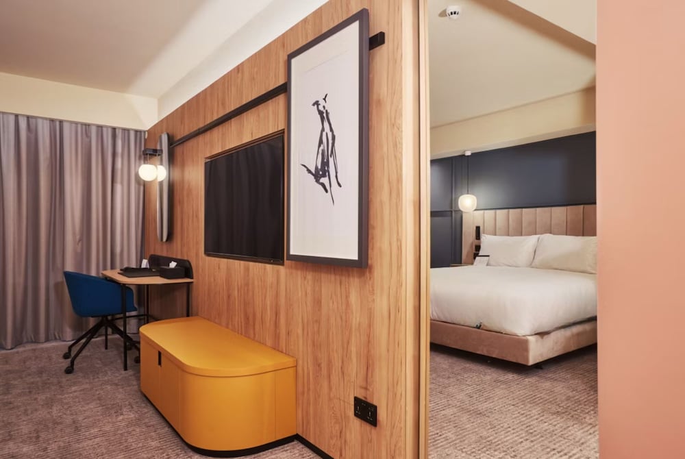 Standard Room, 1 King Bed, Balcony, City View, photo 6