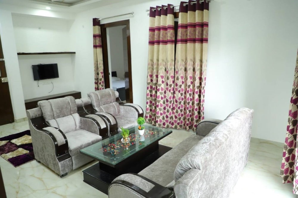 Apartment, 3 Bedrooms, Balcony, Mountain View