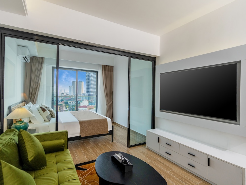 Superior Studio Suite, Balcony, River View