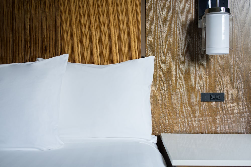 Atrium, Room, 1 King Bed, Balcony - Photo 4