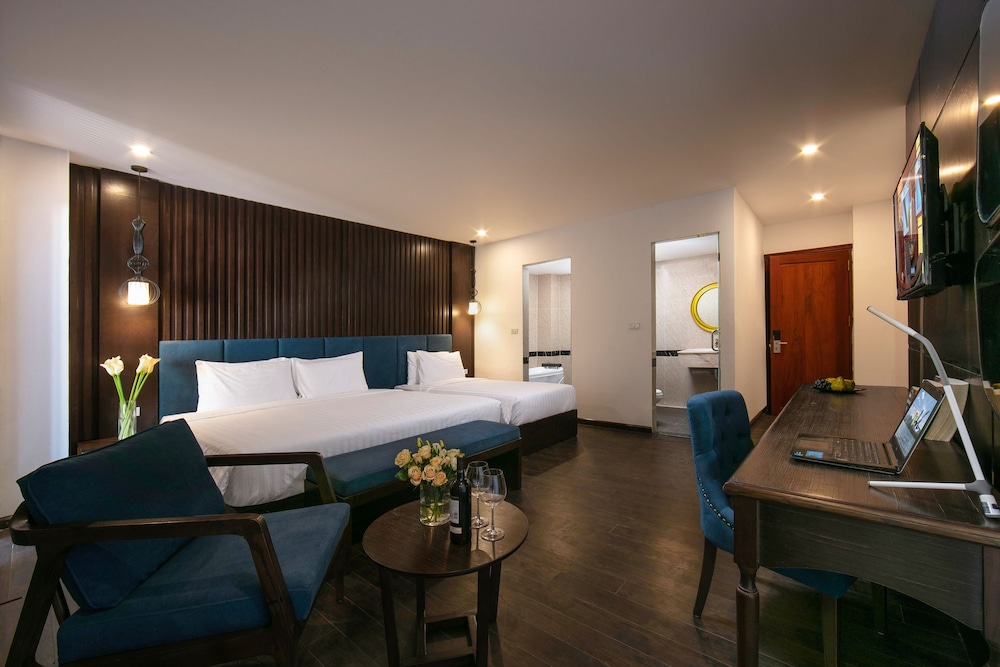 Deluxe Family Suite with Terrace photo 1