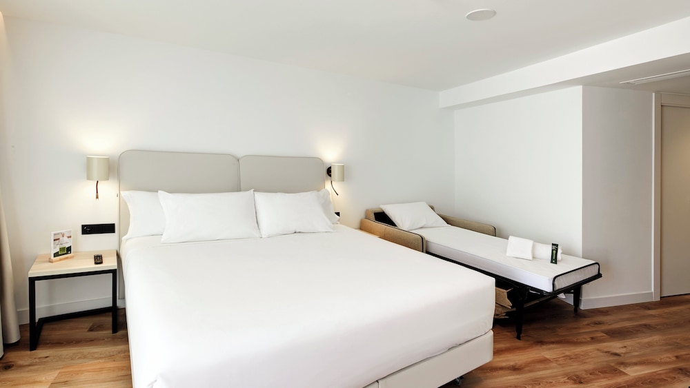Superior Triple Room (vista mar lateral terraza)