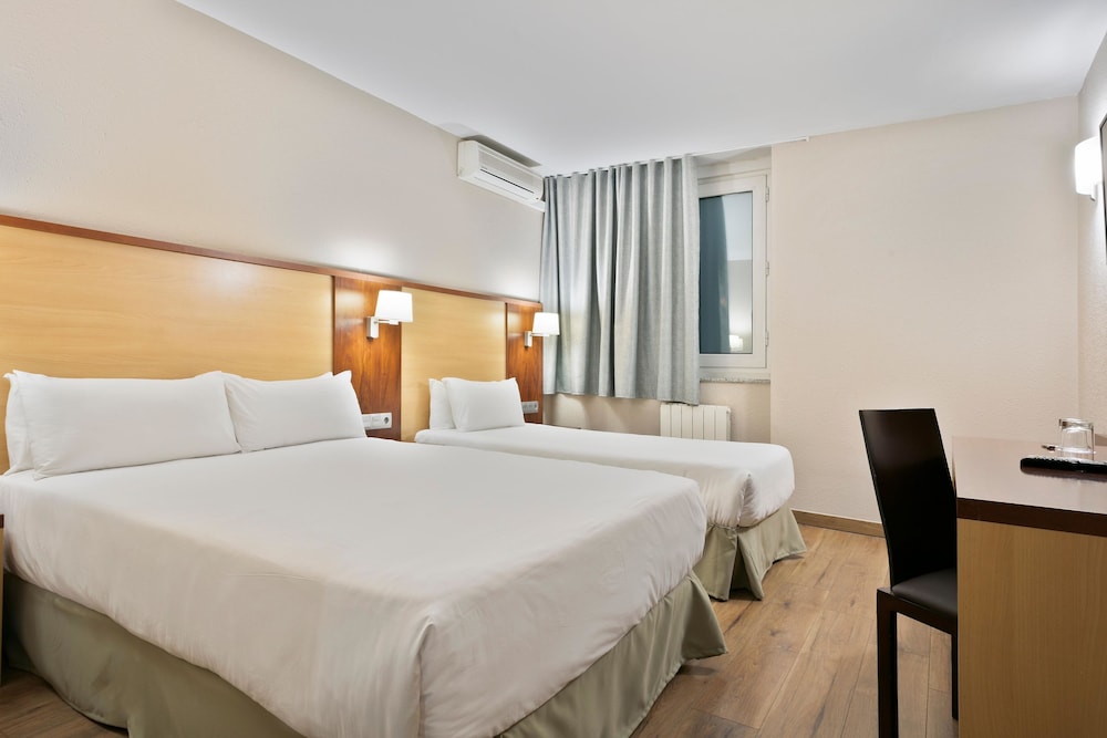 Triple Room (2 adults and 1 child, interior) photo 1