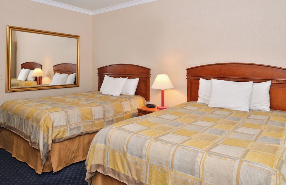 Deluxe Room, 2 Queen Beds, Non Smoking photo 3