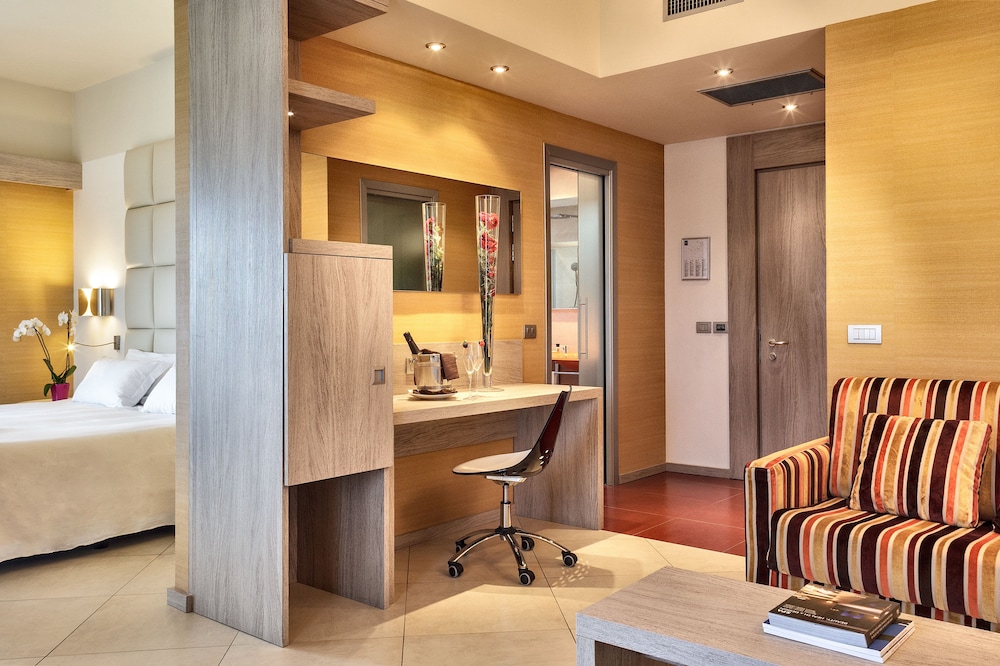 Suite - Photo 5