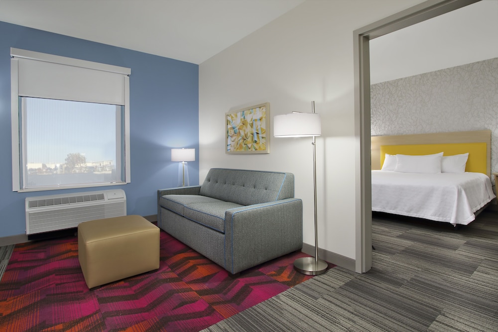 Suite, 1 King Bed, Accessible (Roll-In Shower) - Photo 6