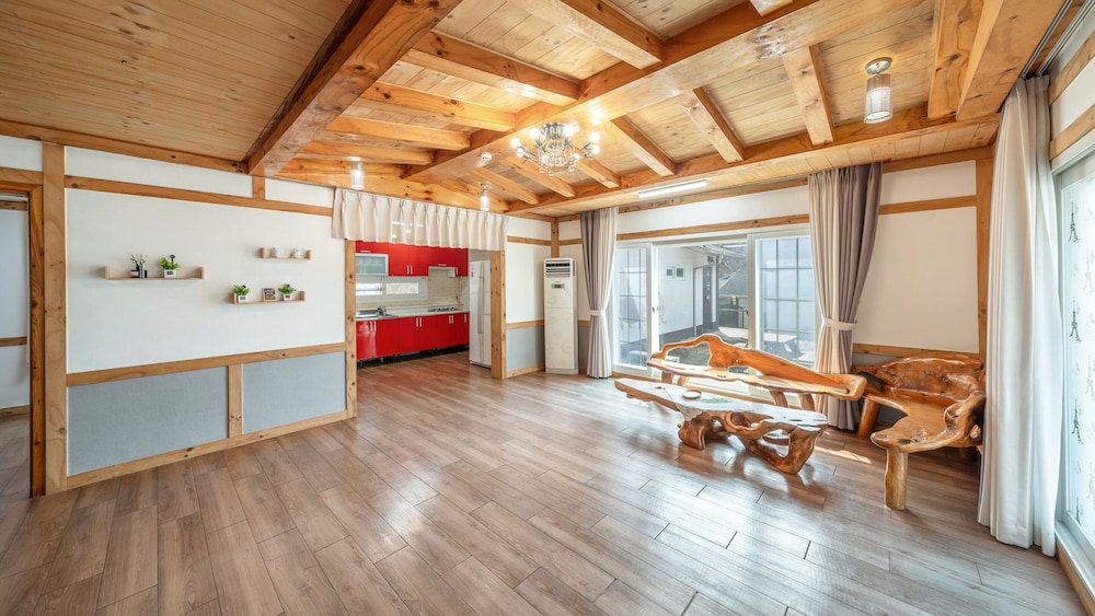 Basic Room, 3 Bedrooms (Love Room(Pet/ Private BBQ))