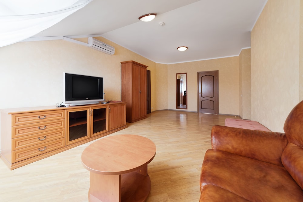 Family Room, 2 Bedrooms photo 2