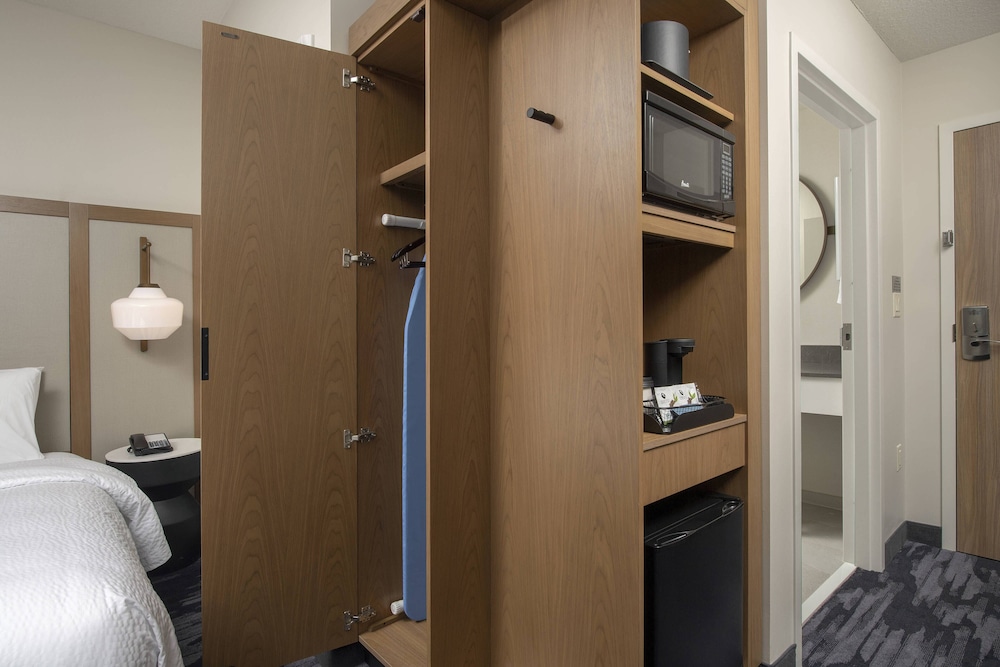 Room, 2 Queen Beds (Mobility/Hearing Accessible, Tub) photo 2