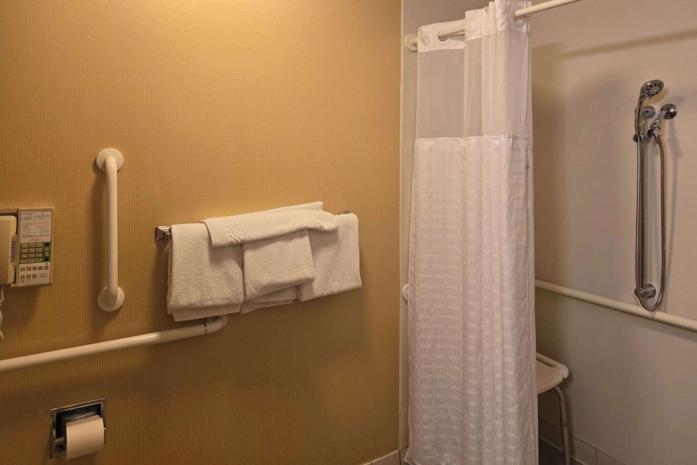 Room, 2 Queen Beds, Accessible, Non Smoking photo 1