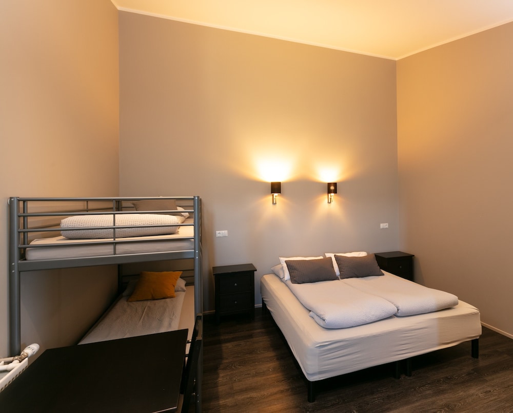 Family Quadruple Room, Non Smoking, Mountain View photo 3