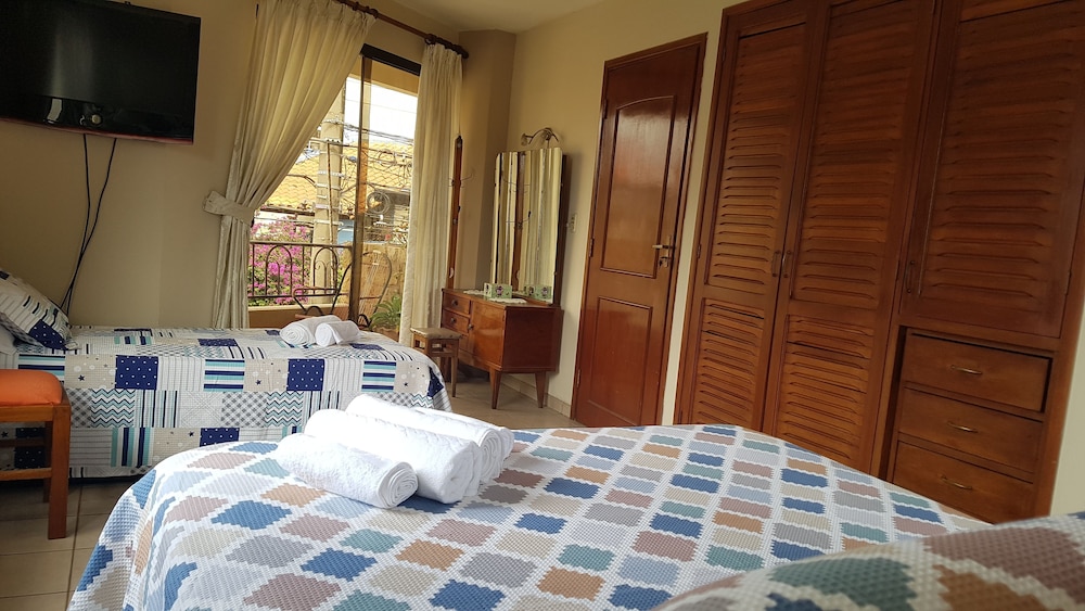Family Apartment, 3 Bedrooms, Non Smoking, Private Bathroom photo 2