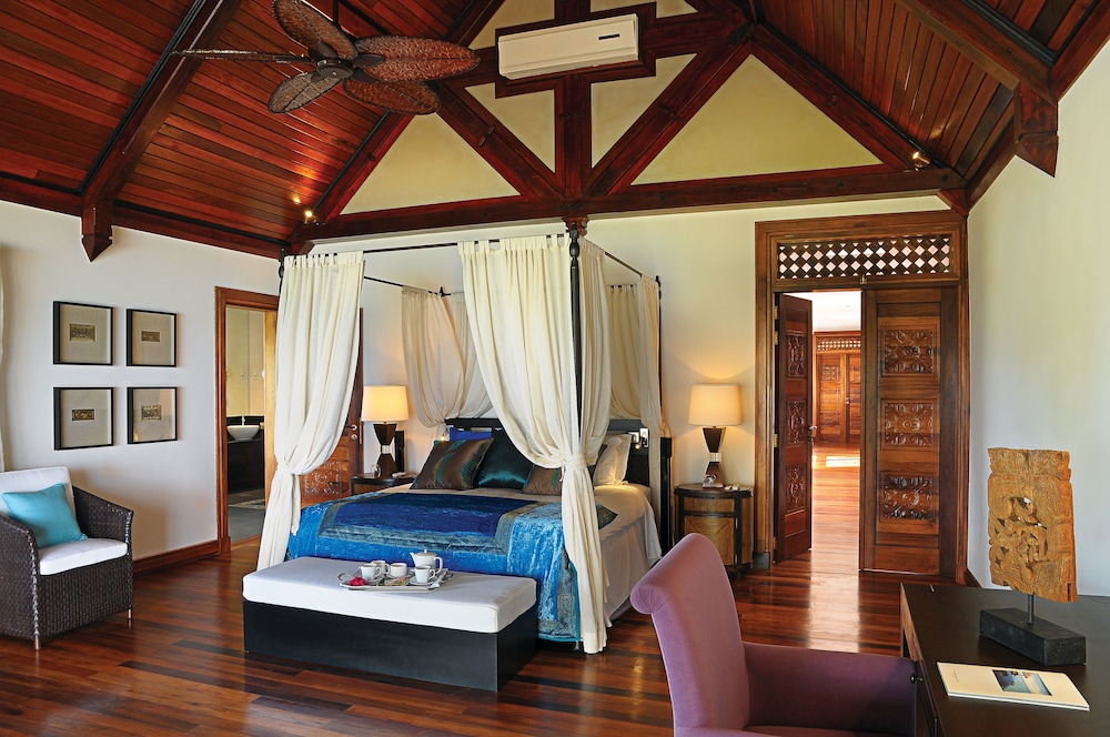 Luxury Villa, 5 Bedrooms, Private Pool, Beachfront photo 1