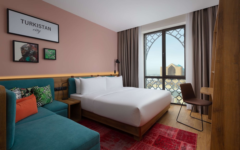 Basic Room, 1 King Bed - Photo 1