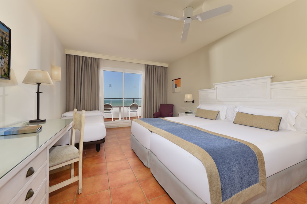 Classic Double Room, Sea View (2 adults and 1 child)