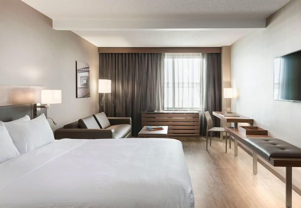 Suite, 1 Bedroom, Balcony (Corner)