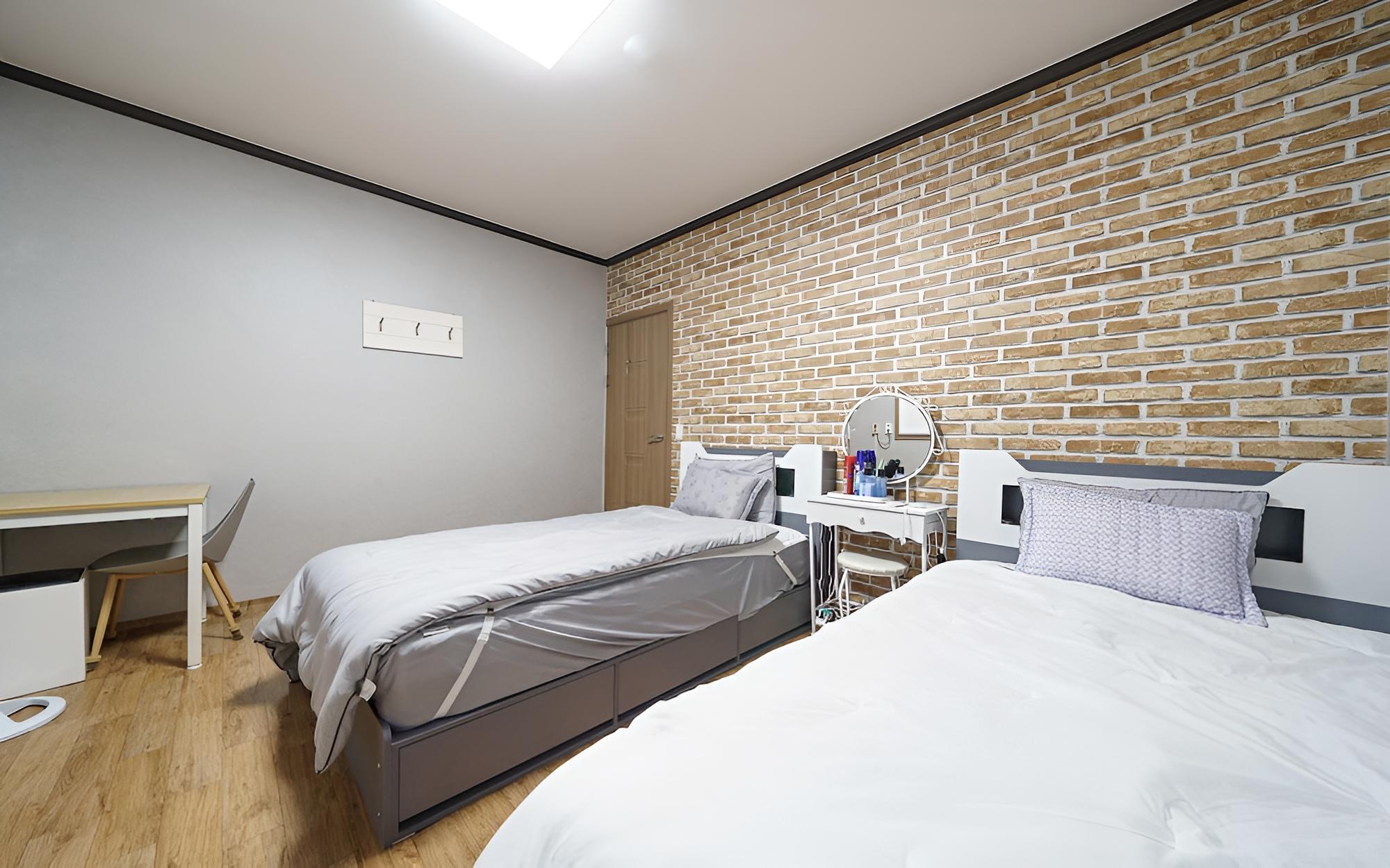 Room (Twin) - Photo 3