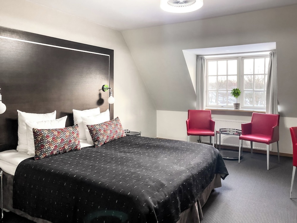 Comfort Room, 1 King Bed photo 1