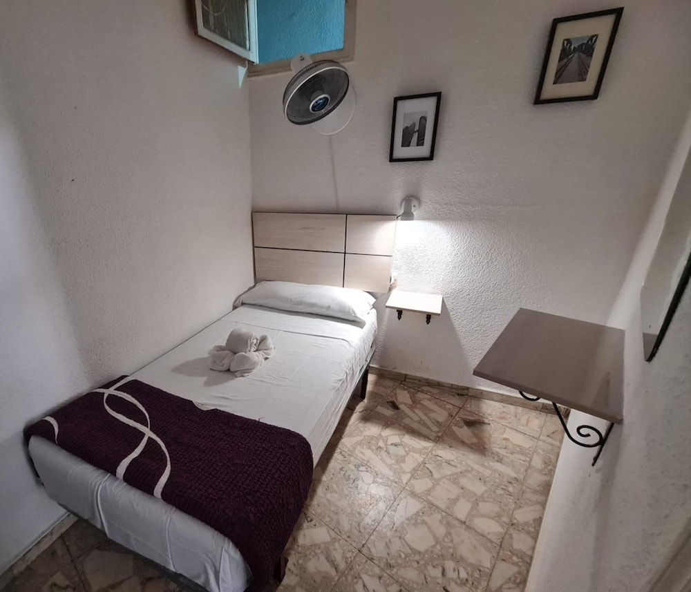 Economy Single Room, Shared Bathroom