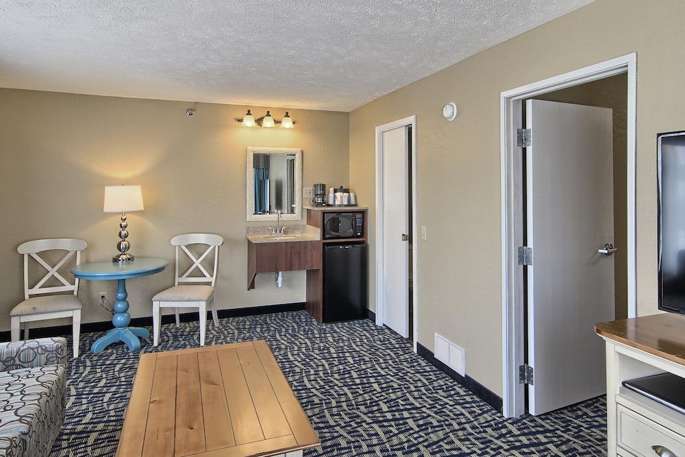 Family Suite, Multiple Beds photo 3