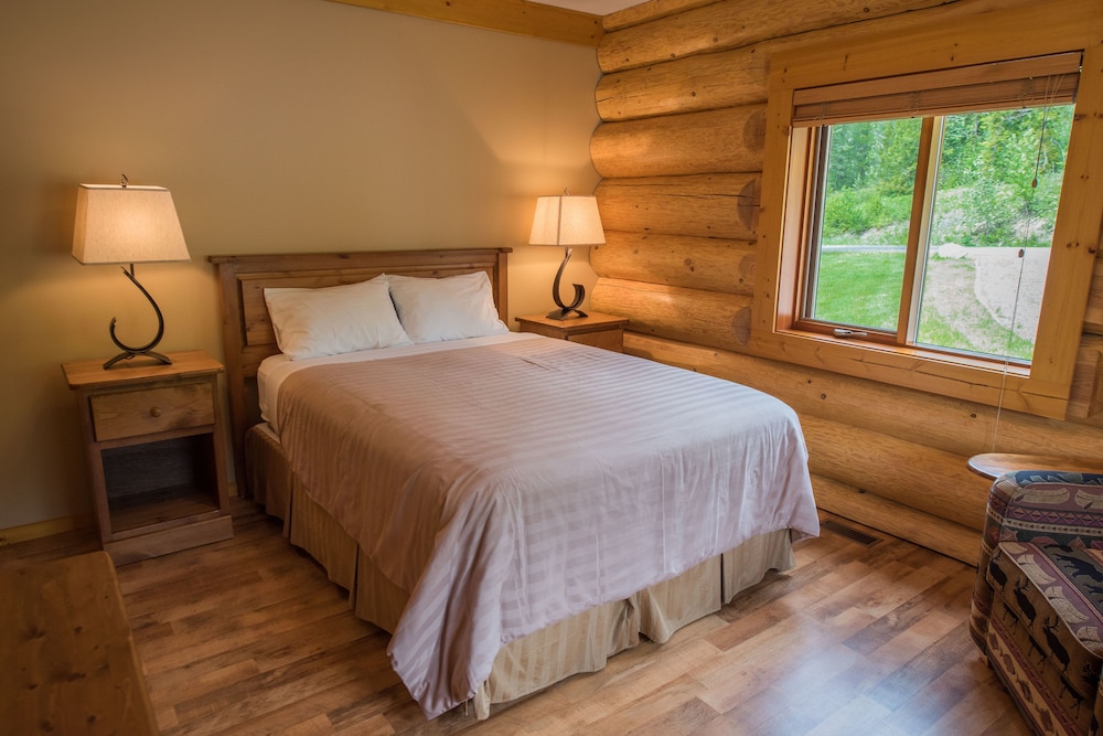Two-Bedroom Log Home photo 1
