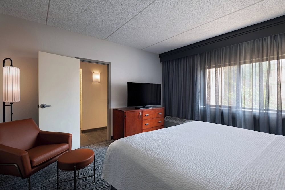 Suite, 1 Bedroom - Photo 5