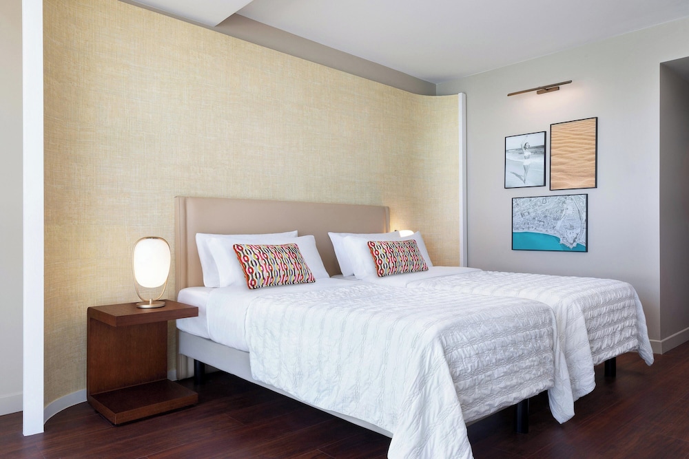 Deluxe Room, 2 Twin Beds, Garden View - Photo 5