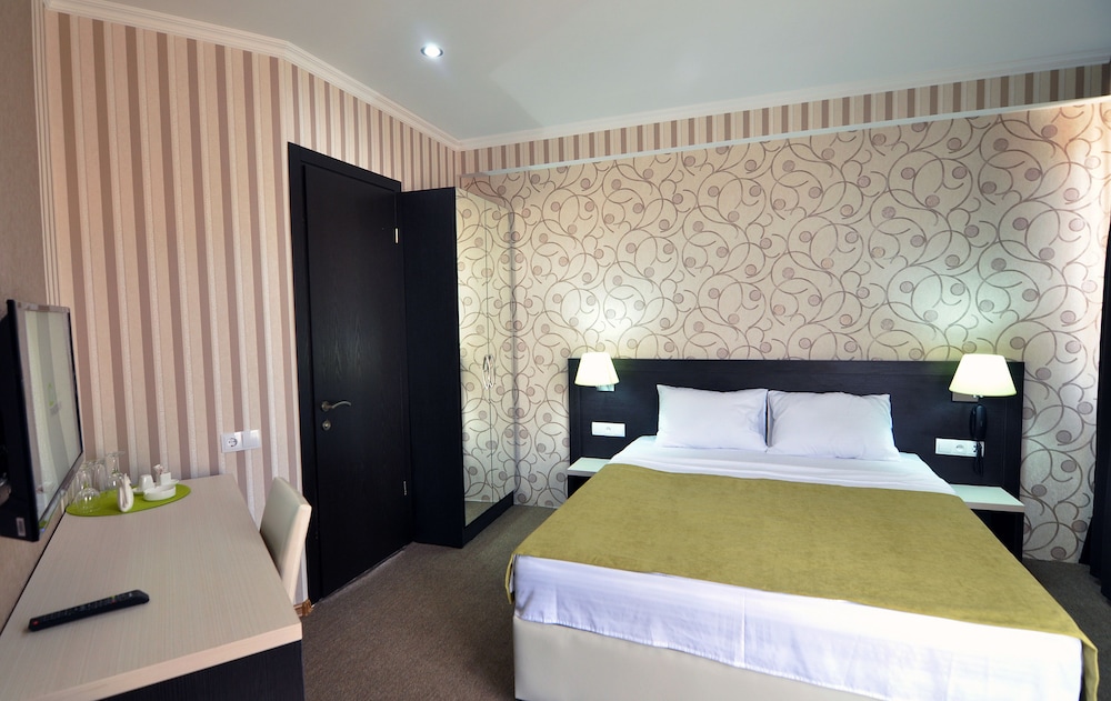 Double Room, 1 King Bed, Balcony photo 1