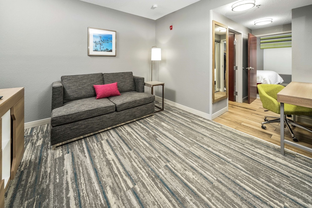 Suite, 1 King Bed, Accessible (Hearing) - Photo 3