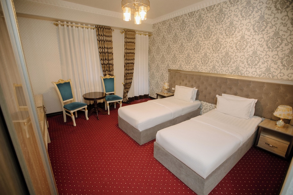 Standard Twin Room - Photo 1